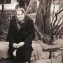 Рита Островская. Бутько Елизавета Ефимовна. Город Шаргород, апрель 1991 г.. Серебряно-желатиновая печать. Тонирование. 227х227 Ф-1/Ос
