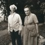 Рита Островская. «Еврейские местечки Украины». Пожилая пара. Город Хмельницкий, август 1992 г.. Серебряно-желатиновая печать. Тонирование. 223х223 Ф-4/Ос