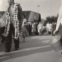 Вячеслав Новожилов. С товаром по базару. 1983 (?). Серебряно-желатиновая печать. 288х265 Ф-46/Нов